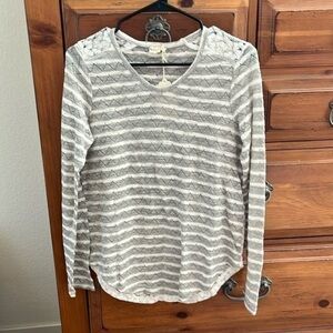 Hem & Thread Women’s Gray And White Top With Lace Size Small NWT
